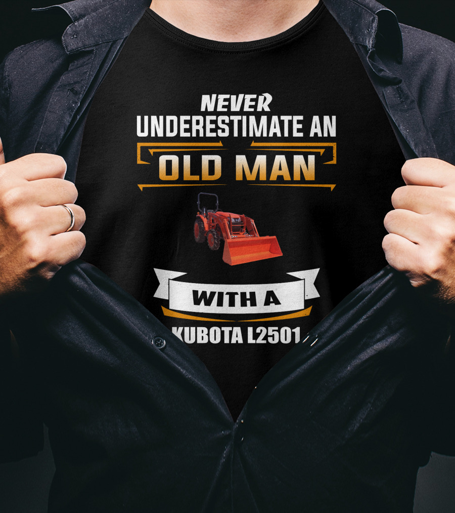 NEVER UNDERESTIMATE AN OLD MAN WITH A KUBOTA L2501 T-Shirt