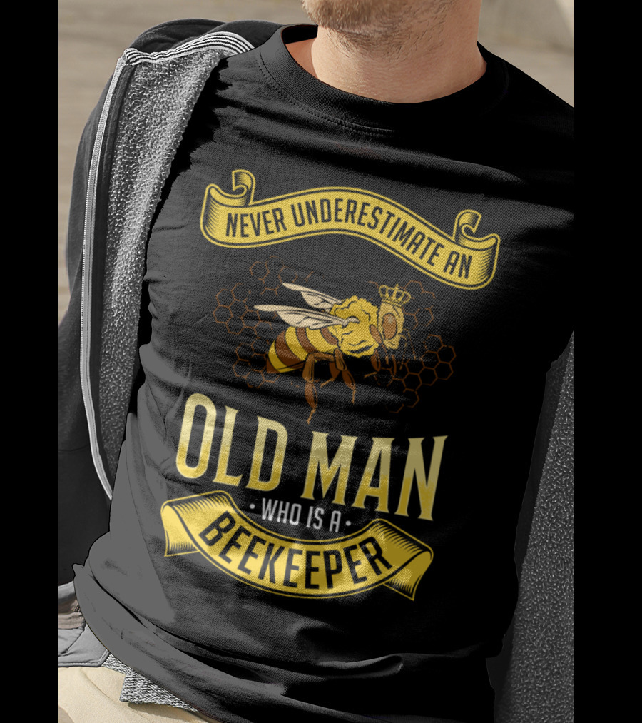 Never Underestimate An Old Man Who Is A Beekeeper T-Shirt