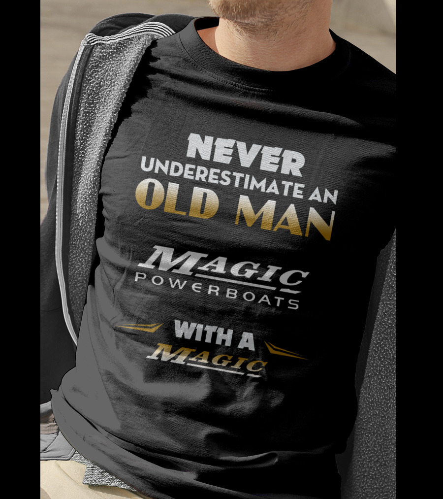 NEVER UNDERESTIMATE AN OLD MAN MAGIC POWERBOATS WITH A MAGIC T-Shirt