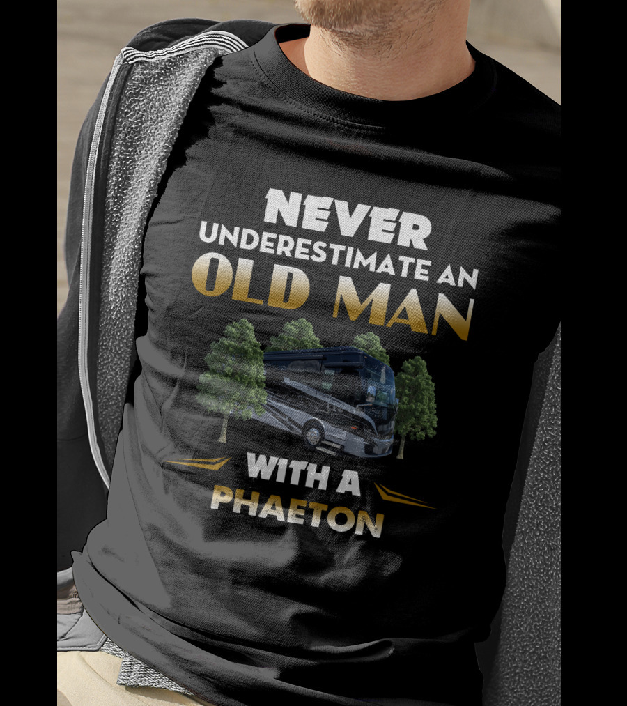 NEVER UNDERESTIMATE AN OLD MAN WITH A PHAETON MOTORHOME BETWEEN TREES T-Shirt