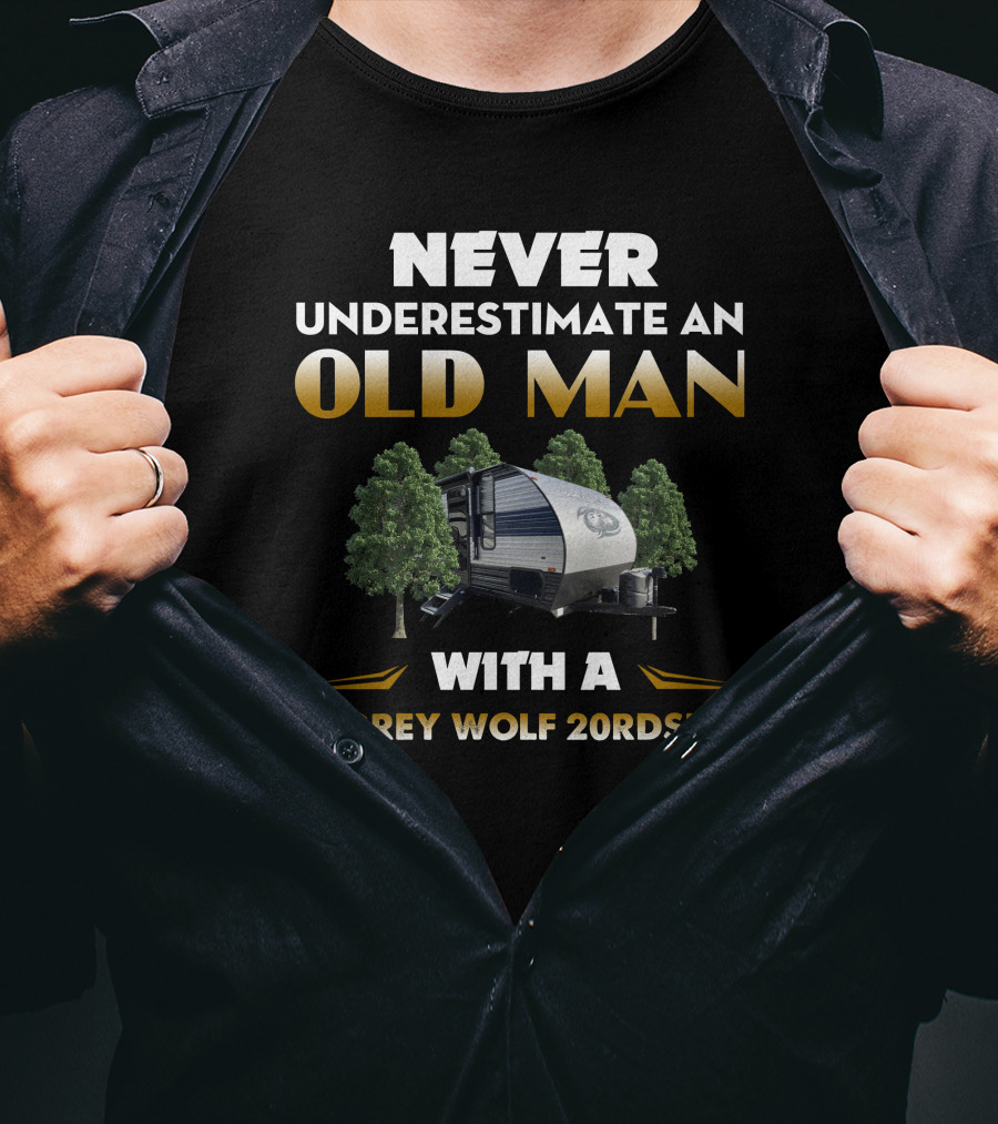 NEVER UNDERESTIMATE AN OLD MAN WITH A GREY WOLF 20RDSE T-Shirt