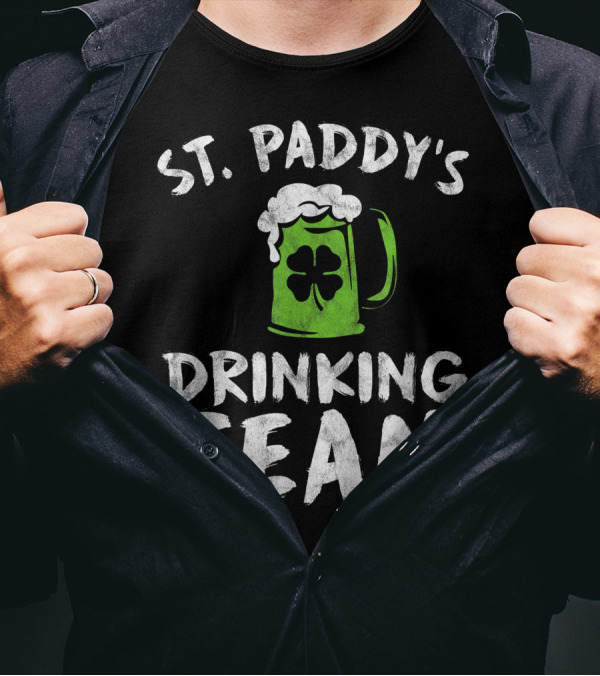St. Paddy's Drinking Team Irish Celebration Beer Mug Shamrock T-Shirt