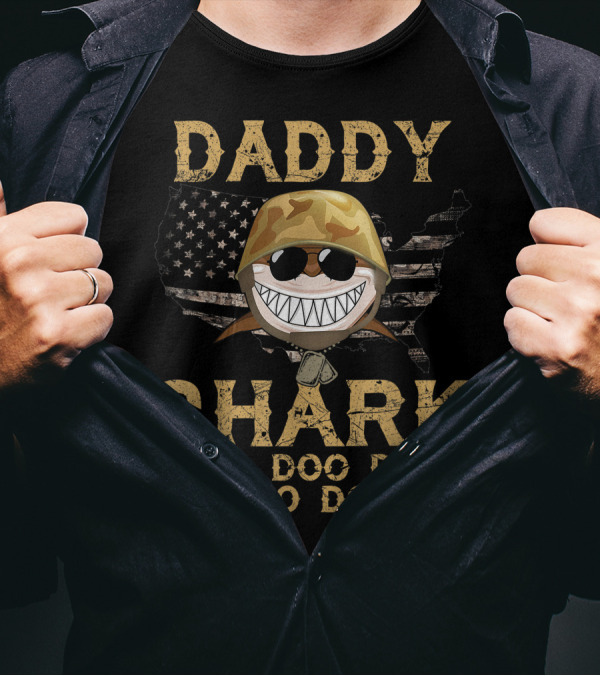 Daddy Shark Doo Doo Doo Doo Doo Army Military Veteran USA Flag T-Shirt