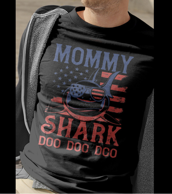 Mommy Shark Doo Doo Doo American Flag 4th Of July T-Shirt