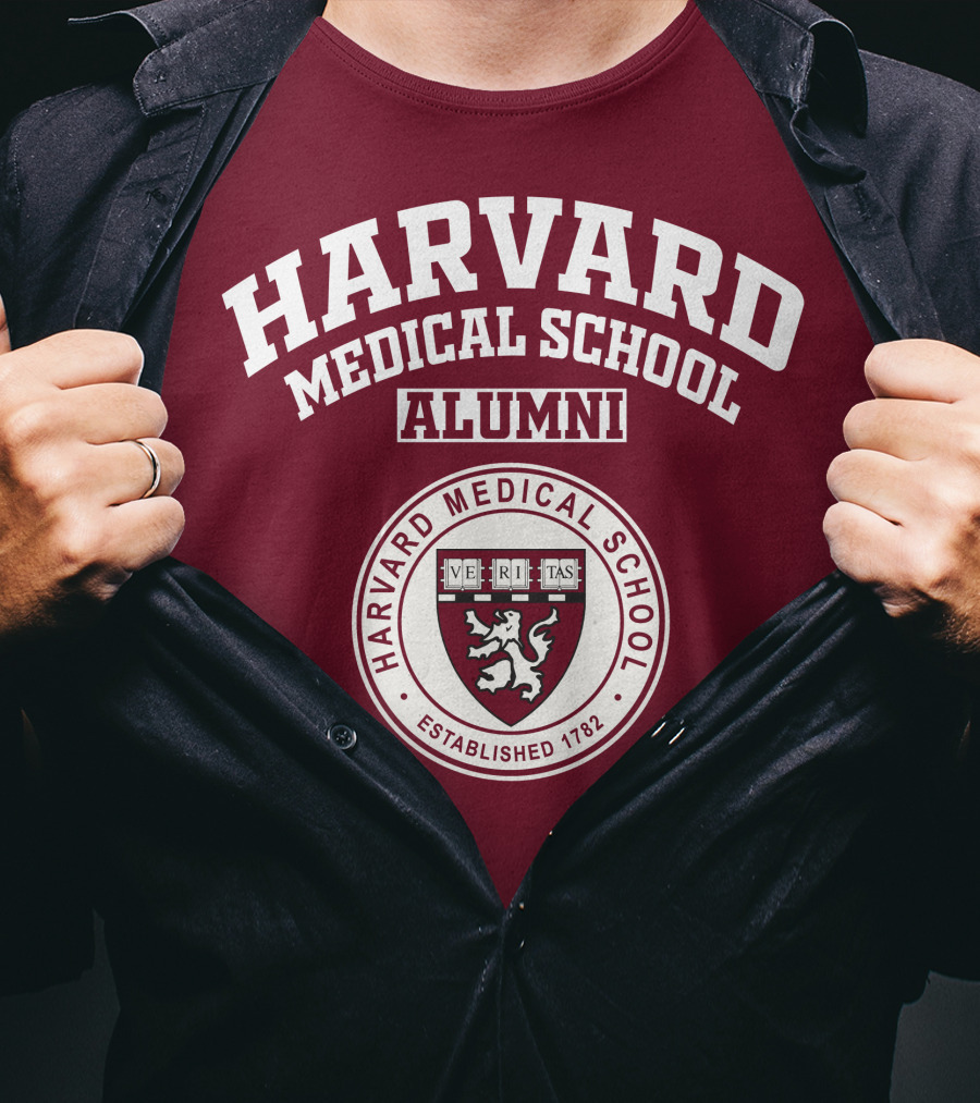 HARVARD MEDICAL SCHOOL ALUMNI ESTABLISHED 1782 VERITAS T-Shirt