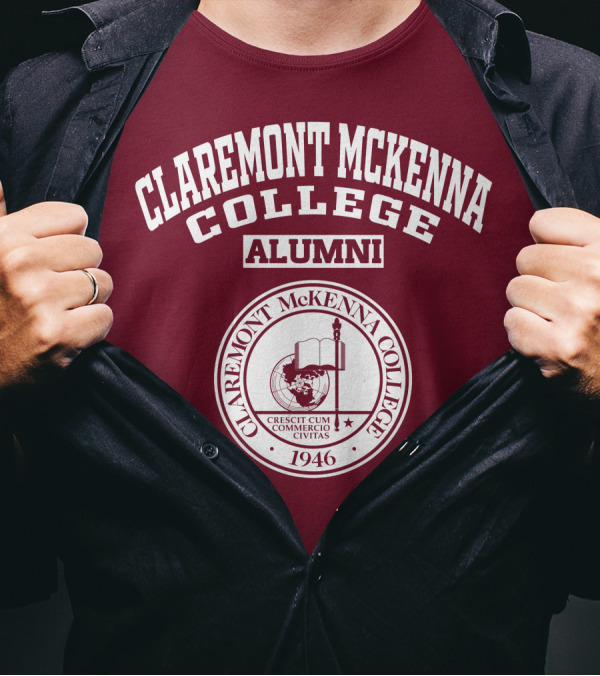 CLAREMONT MCKENNA COLLEGE ALUMNI CRESCIT CUM COMMERCIO CIVITAS 1946 T-Shirt
