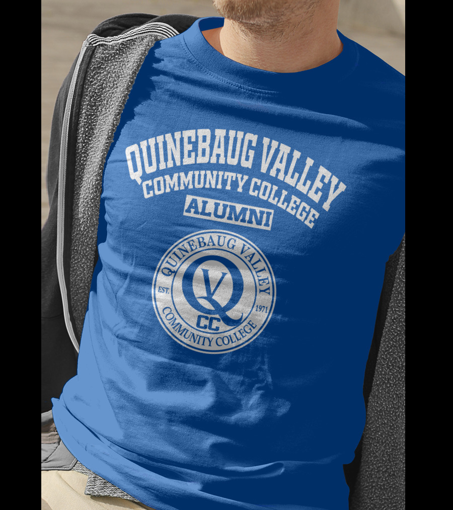 Quinebaug Valley Community College Alumni Est 1971 Logo Cc T-Shirt