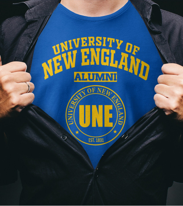 UNIVERSITY OF NEW ENGLAND ALUMNI EST. 1831 UNE T-Shirt