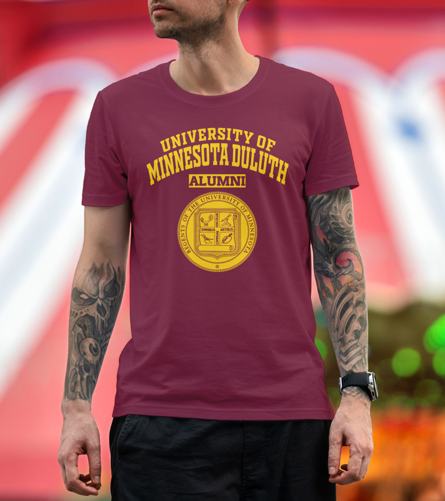 University of Minnesota Duluth Alumni Regents Omnibus Artibus T-Shirt