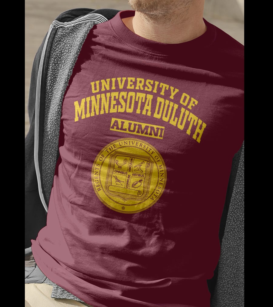 University Of Minnesota Duluth Alumni Regents Omnibus Artibus T-Shirt