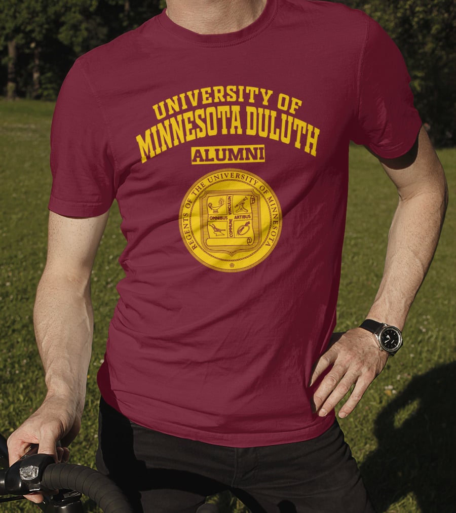 University Of Minnesota Duluth Alumni Regents Omnibus Artibus T-Shirt