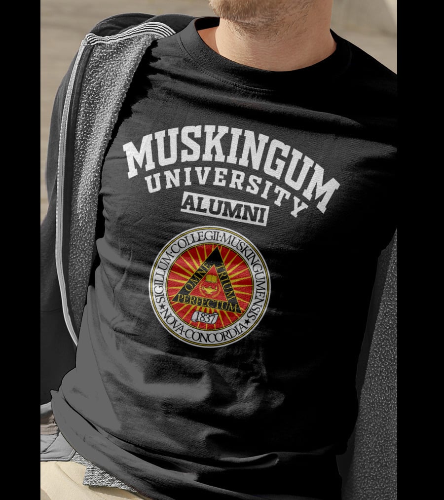 Muskingum University Alumni Sigillum Collegii Muskingumensis Nova Concordia 1837 Perfectum T-Shirt