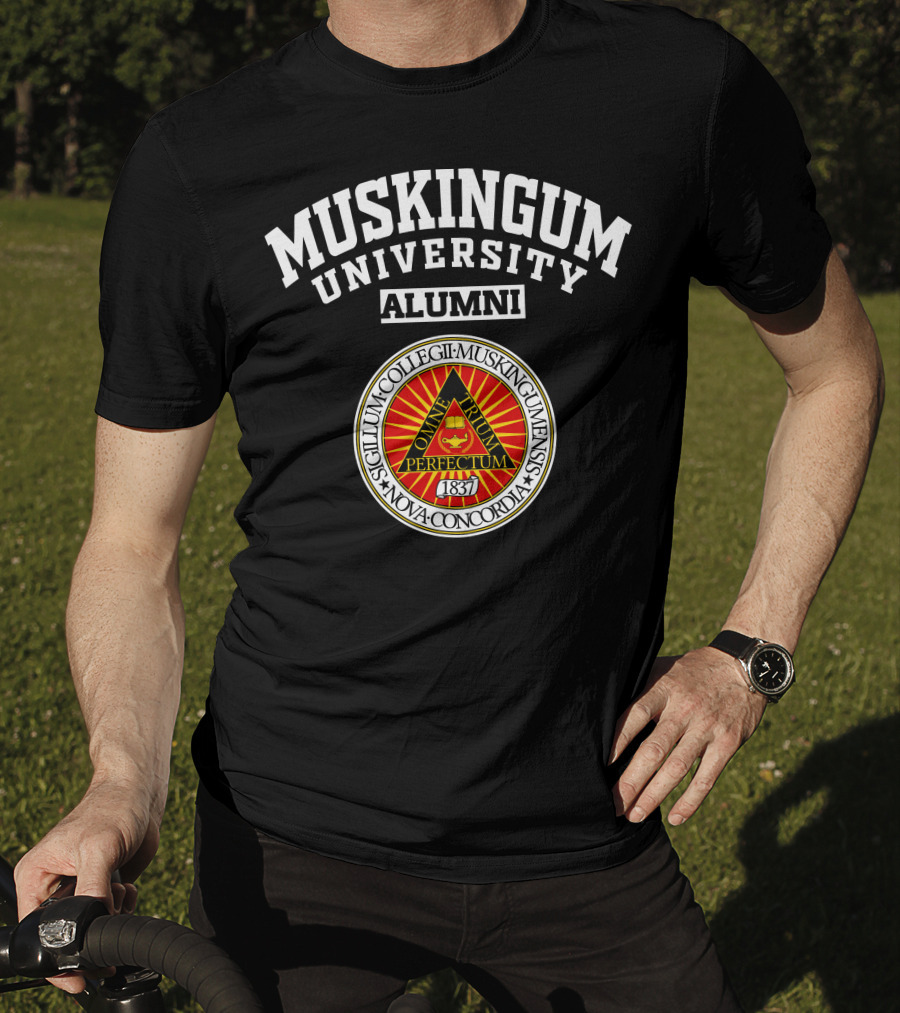 Muskingum University Alumni Sigillum Collegii Muskingumensis Nova Concordia 1837 Perfectum T-Shirt