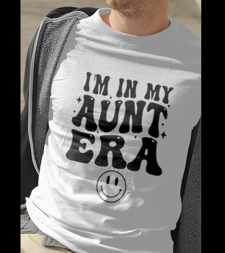 I’m In My Aunt Era Smiley Face Retro Vintage T-Shirt