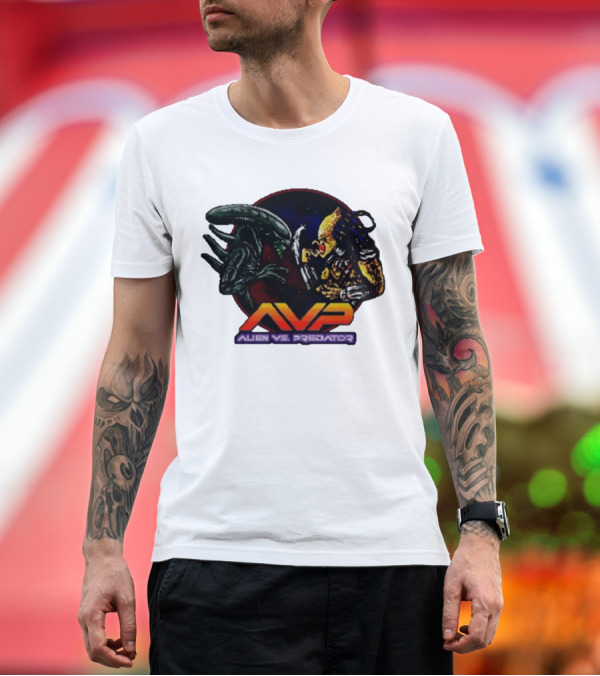 Premium T-Shirt: Alien Vs Predator AVP Showdown Clash T-Shirt Alien Vs Predator AVP Showdown Clash T-Shirt