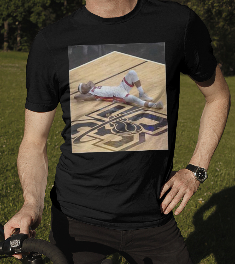 Court Culture Himmy Moments Heat Basketball Player Relaxing Iconic Court Pose T-Shirt