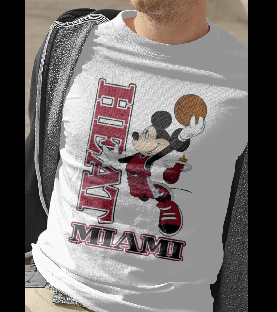 Mickey Mouse Miami Heat NBA Basketball Jumping Dunk T-Shirt