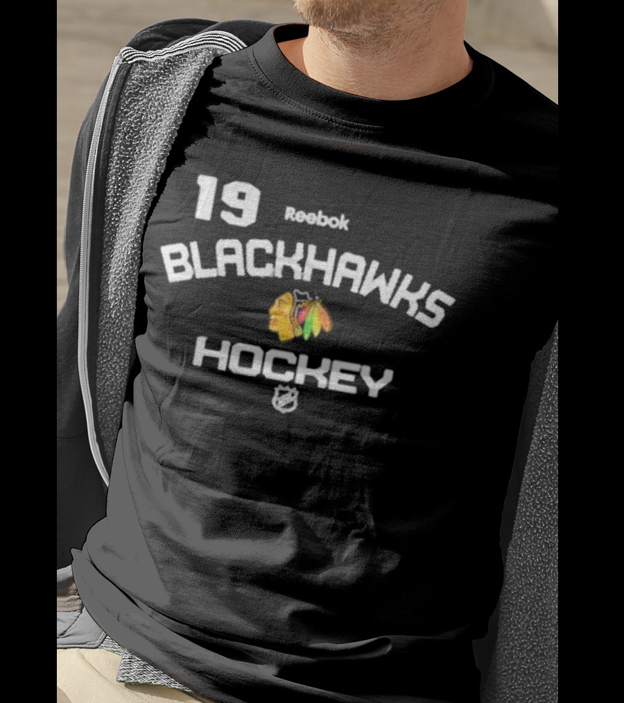 19 Reebok Blackhawks Hockey NHL T-Shirt