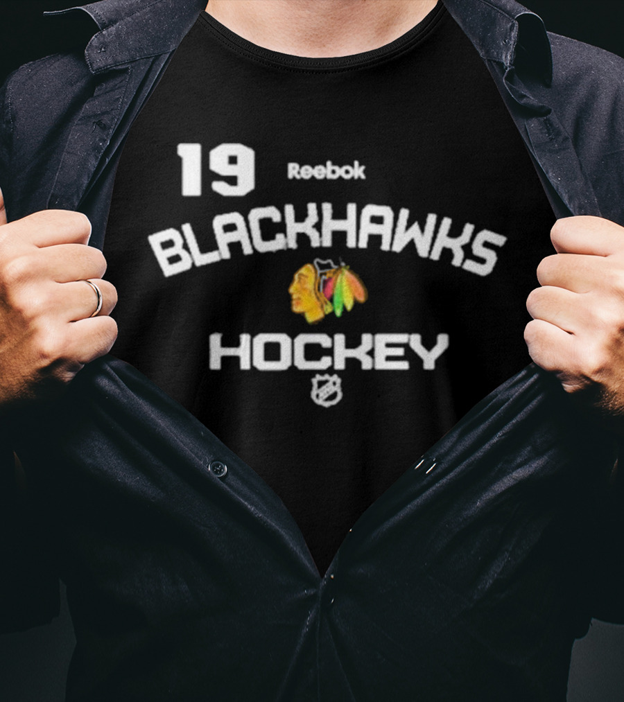 19 Reebok Blackhawks Hockey NHL T-Shirt