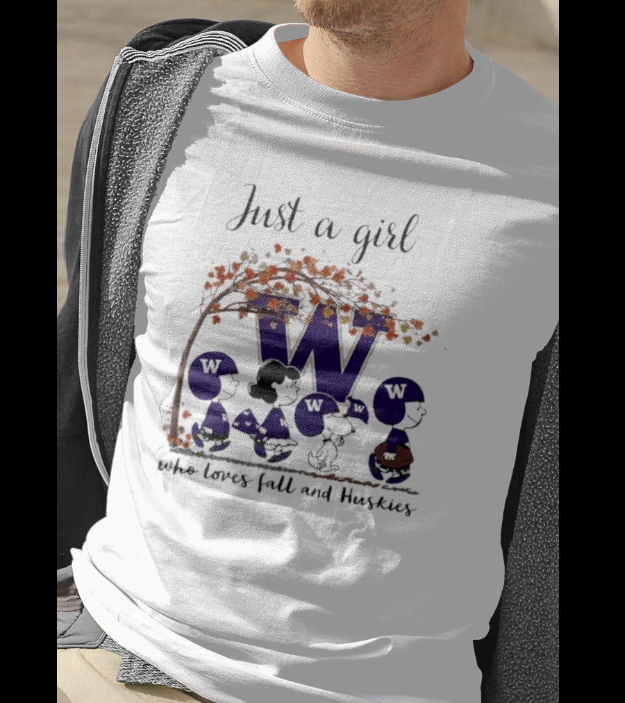 Just A Girl Who Loves Fall And Huskies Peanuts Football T-Shirt