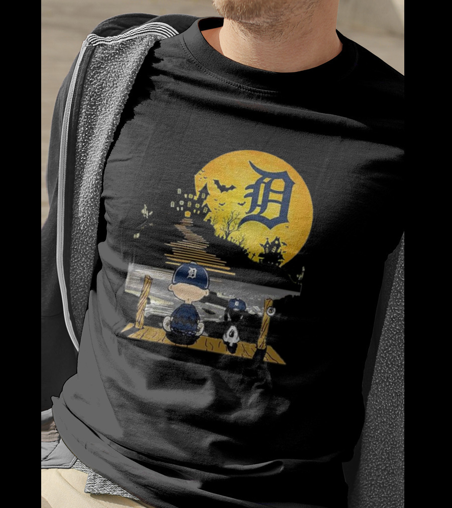 Snoopy Charlie Brown Detroit Tigers Halloween Moon Scene T-Shirt
