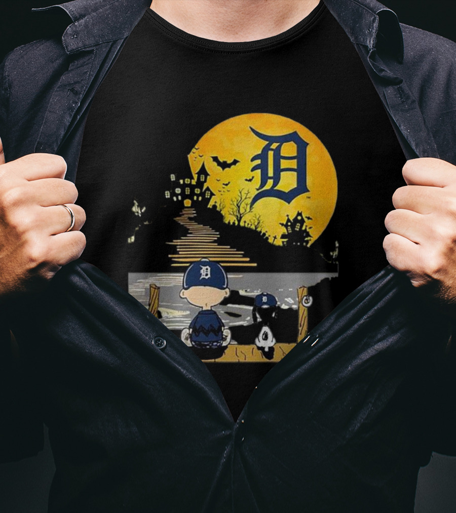 Snoopy Charlie Brown Detroit Tigers Halloween Moon Scene T-Shirt
