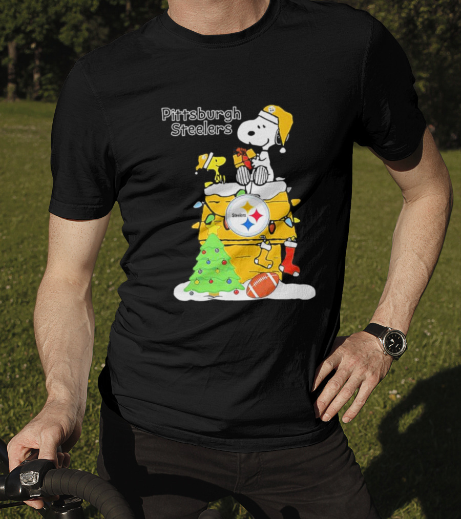 Pittsburgh Steelers Christmas Snoopy Rooftop Holiday Scene T-Shirt