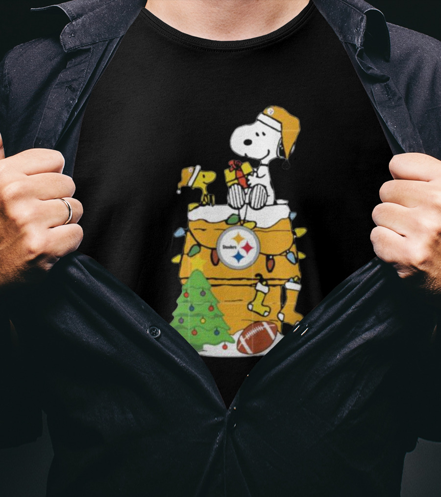 Snoopy And Pittsburgh Steelers Christmas Chimney Scene With Woodstock And Holiday Decorations T-Shirt