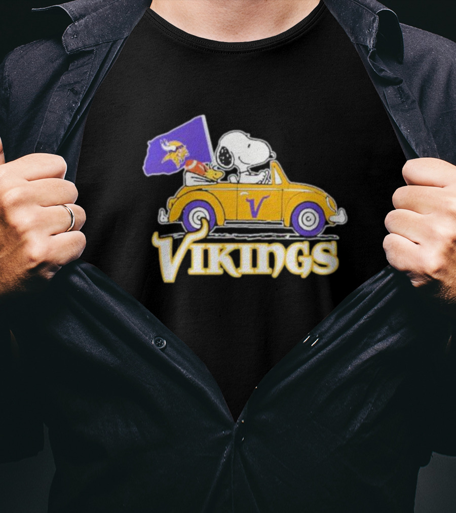 Snoopy Woodstock Driving Car With Vikings Flag Minnesota NFL T-Shirt