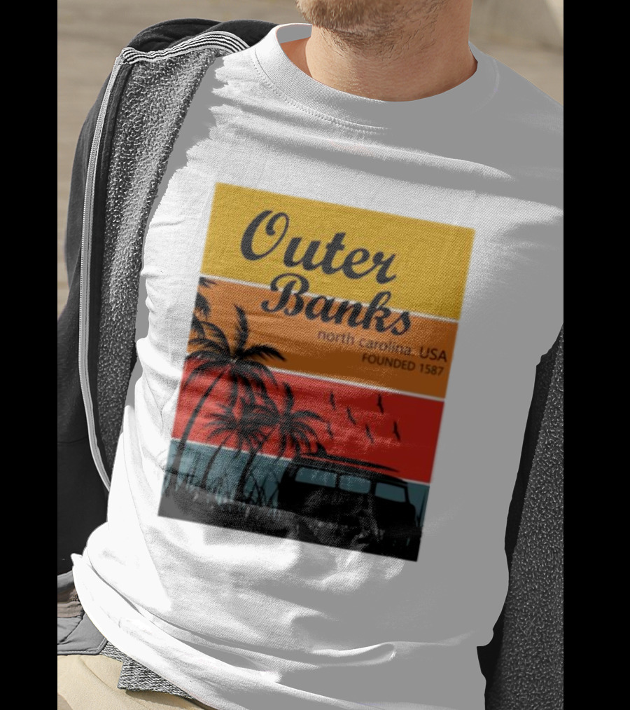 Outer Banks North Carolina USA Founded 1587 Vintage Car Beach Palm Trees T-Shirt