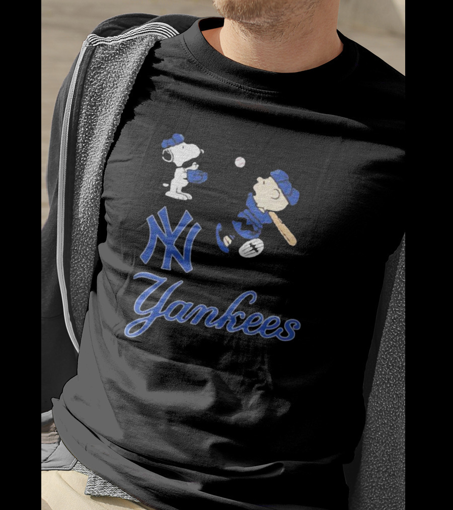 Snoopy And Charlie Brown Baseball With New York Yankees Yankees T-Shirt