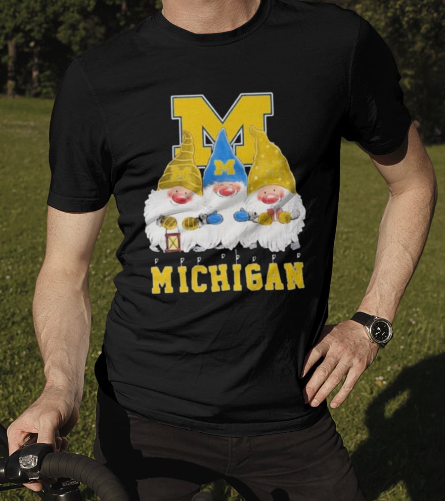 Michigan Wolverines Gnomes Merry Christmas T-Shirt