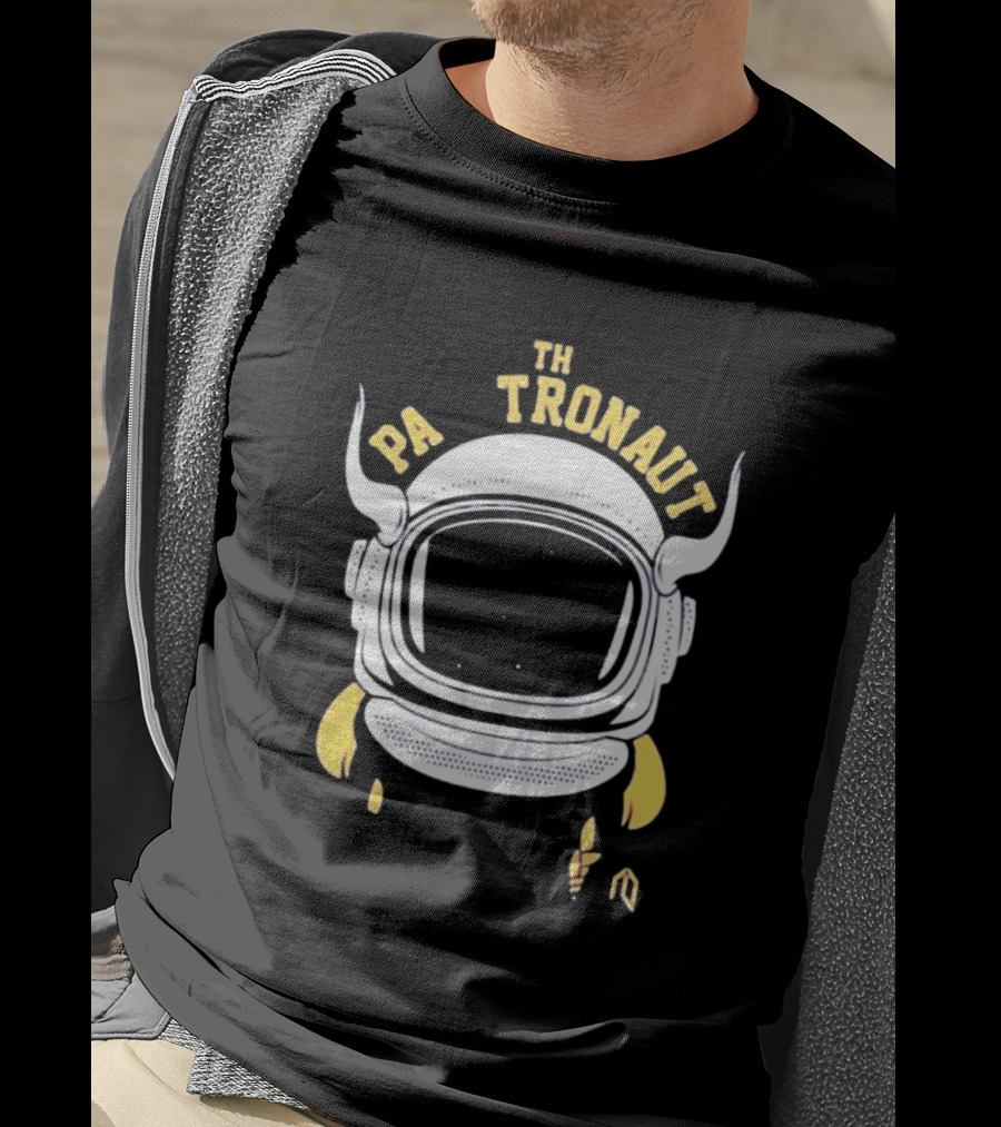 TH PA TRONAUT Minnesota Vikings Helmet T-Shirt