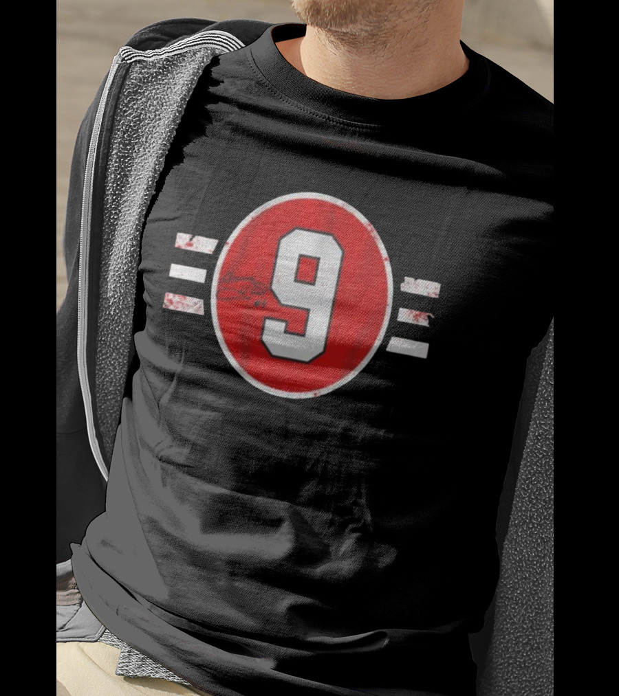 Chicago Blackhawks Bobby Hull Signed Number 9 T-Shirt