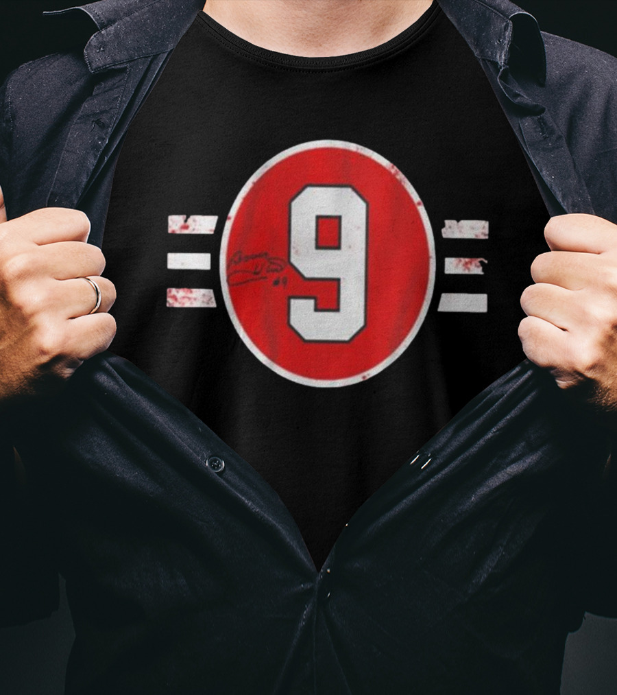 Chicago Blackhawks Bobby Hull Signed Number 9 T-Shirt