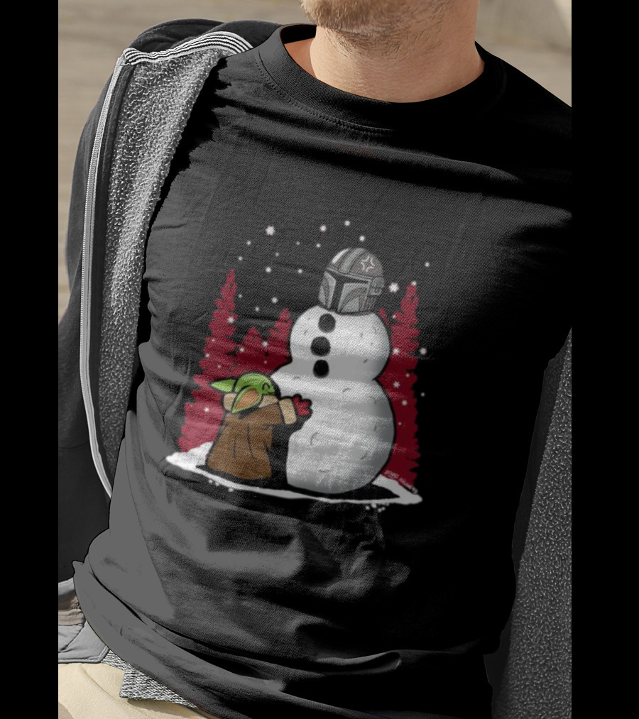 The Best Snowman In The Parsec Yoda Hugs Snowman Mandalorian Helmet Snow Star Wars T-Shirt