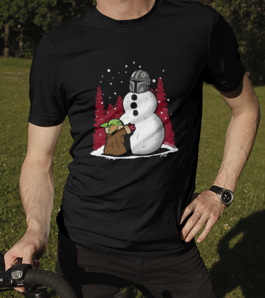 The Best Snowman In The Parsec Yoda Hugs Snowman Mandalorian Helmet Snow Star Wars T-Shirt