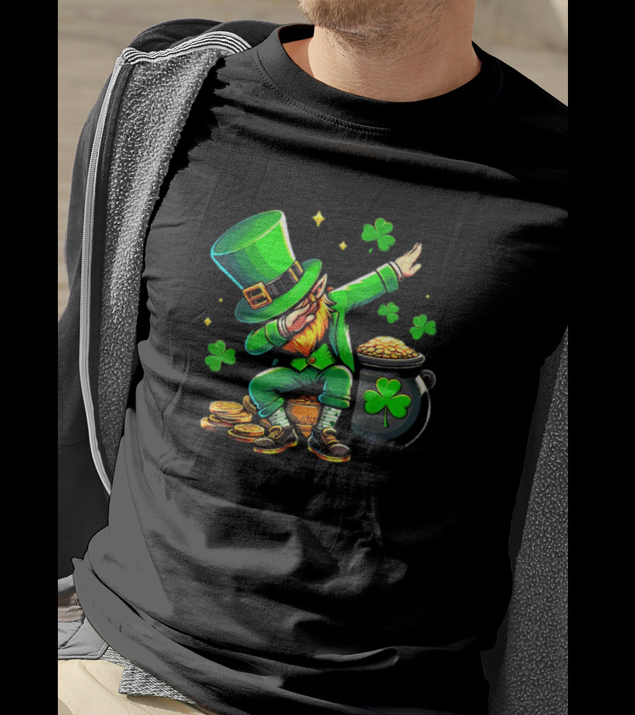 St Patricks Day Dabbing Leprechaun With Pot Of Gold And Shamrocks T-Shirt