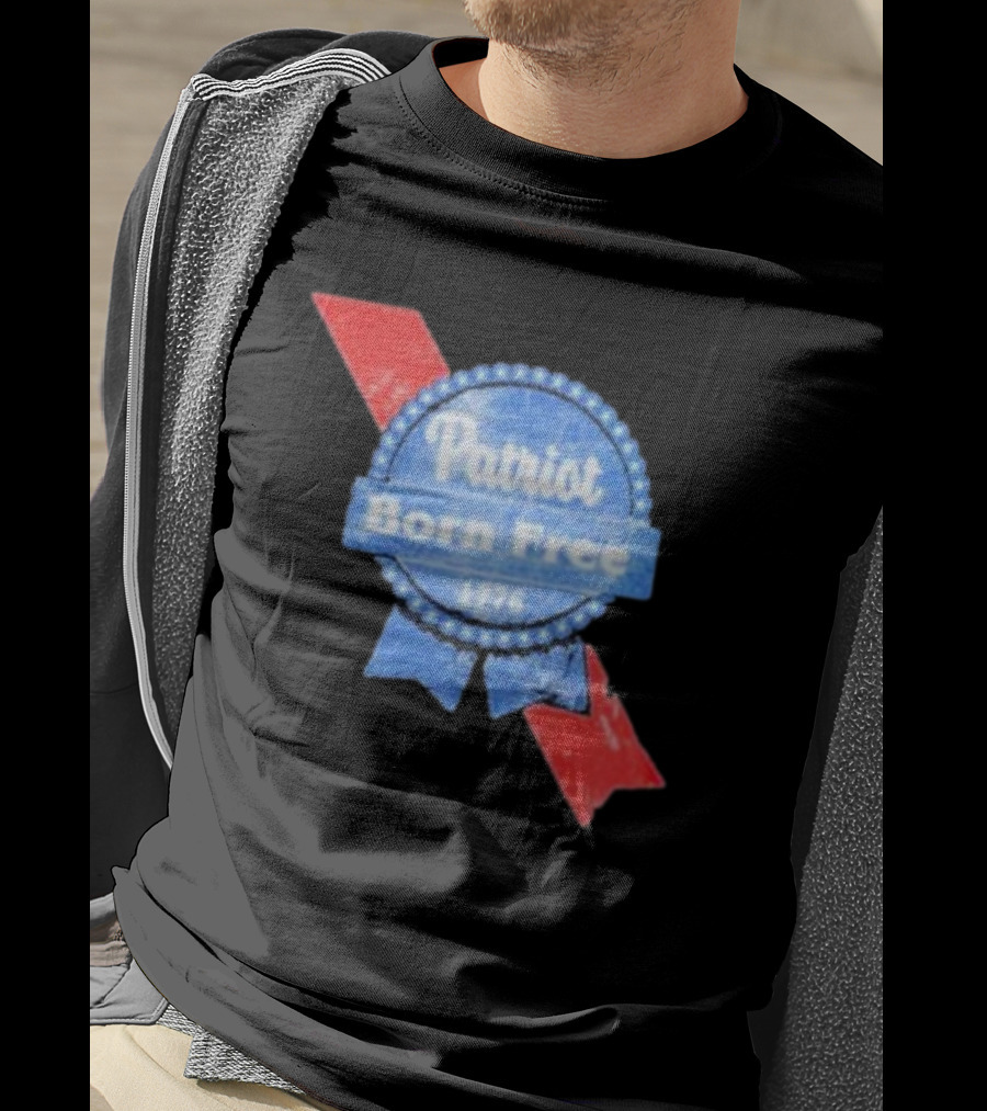 Patriot Born Free 1776 Badge With Red White Blue Ribbon Motif T-Shirt