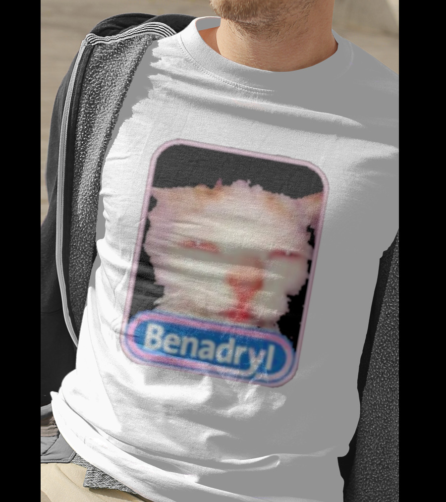 K45ink Benadryl Meme Cat Face Close-Up T-Shirt