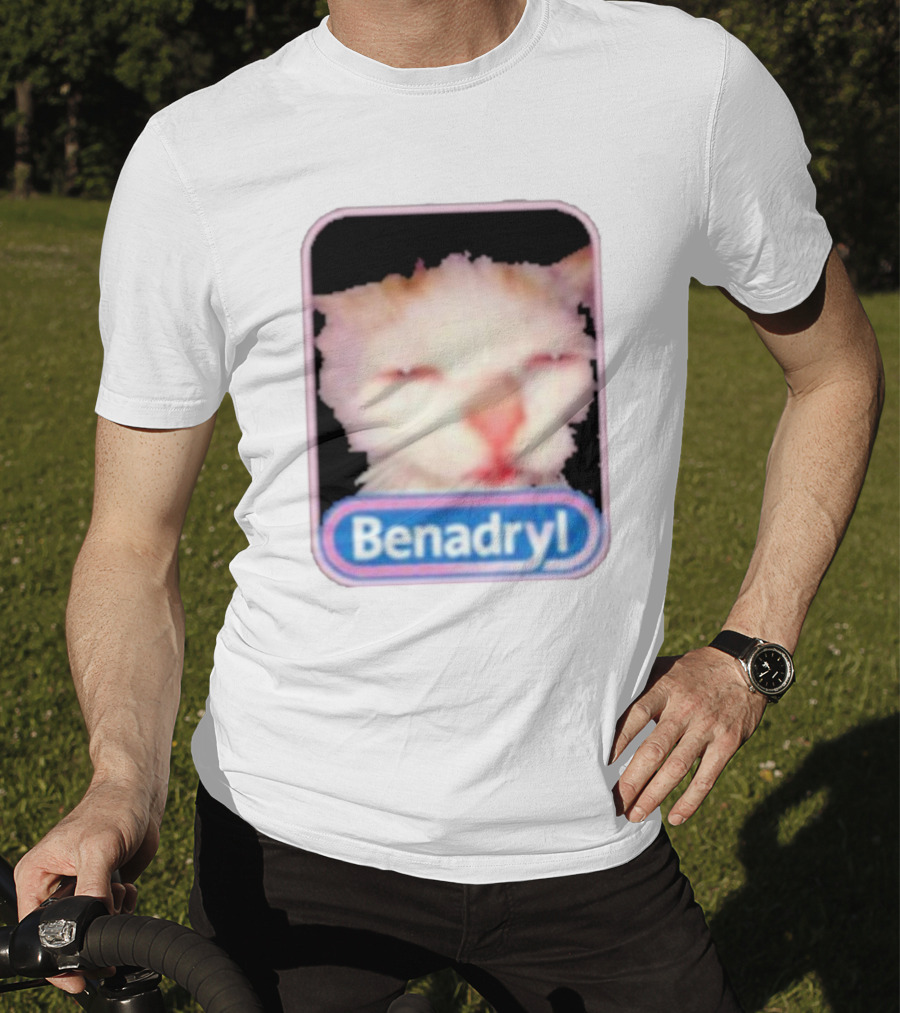 K45ink Benadryl Meme Cat Face Close-Up T-Shirt