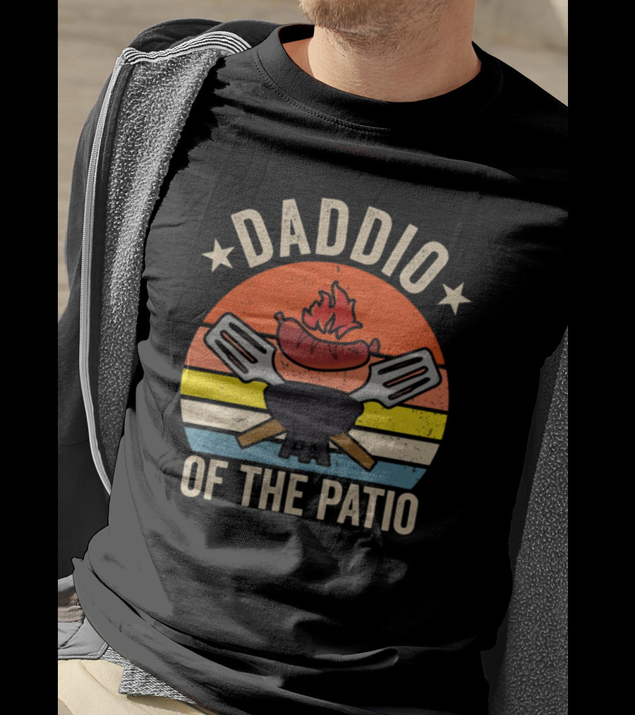 Daddio Of The Patio Vintage BBQ Grill And Sausages Retro T-Shirt