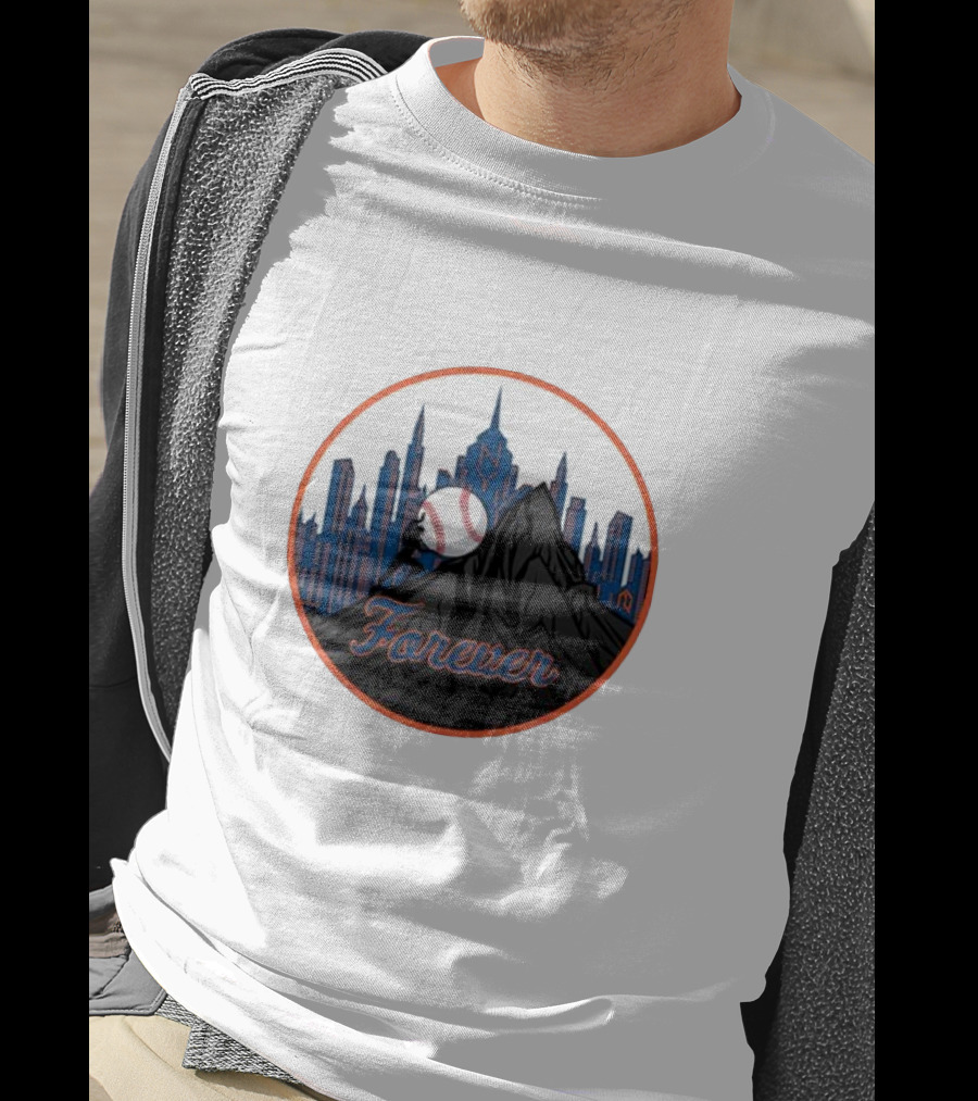 New York Met Fan Forever Skyline Baseball Statue T-Shirt