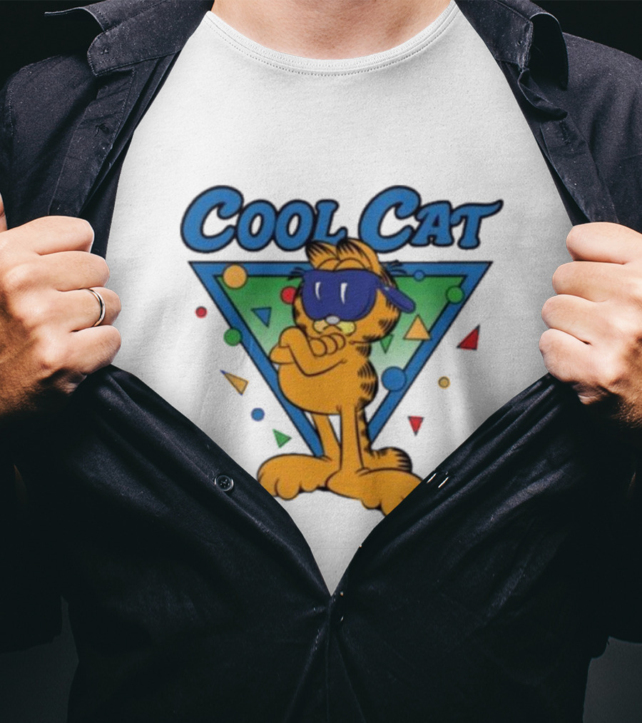 Quinton Reviews Wearing Garfield Cool Cat Retro T-Shirt