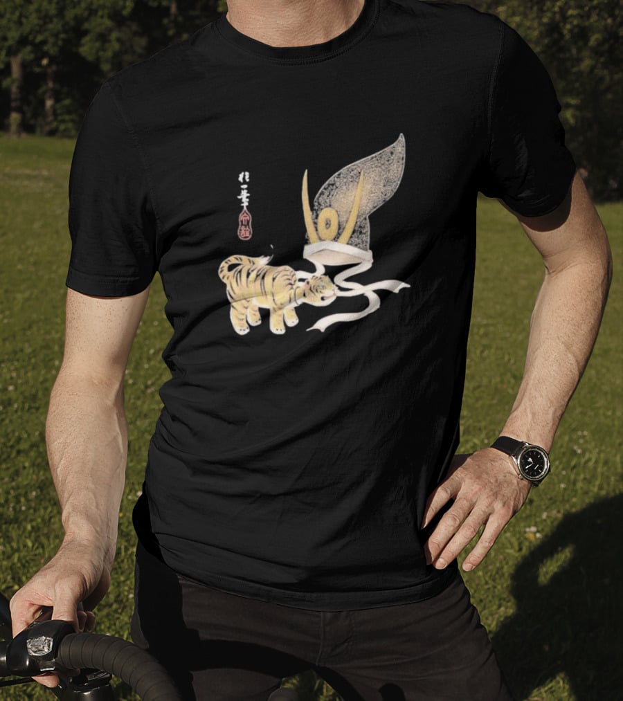 Edo Era Tiger And Samurai Helmet T-Shirt