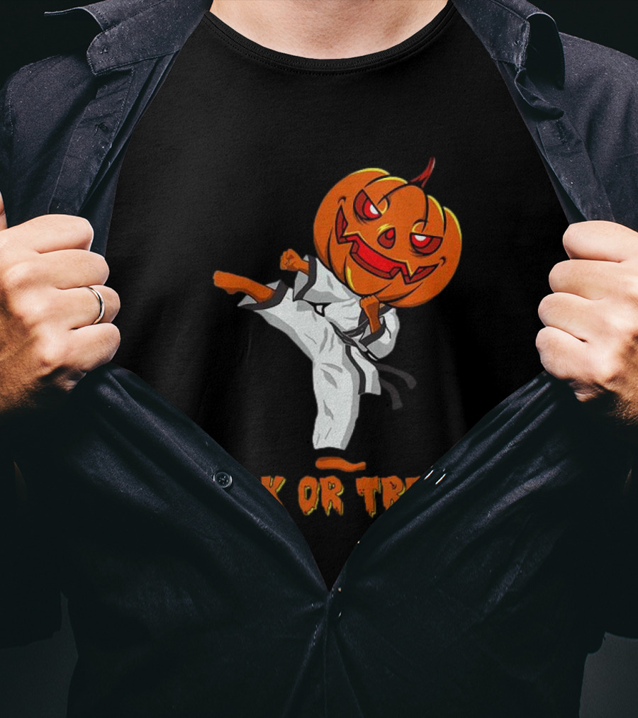 Kick Or Treat Taekwondo Pumpkin Halloween T-Shirt