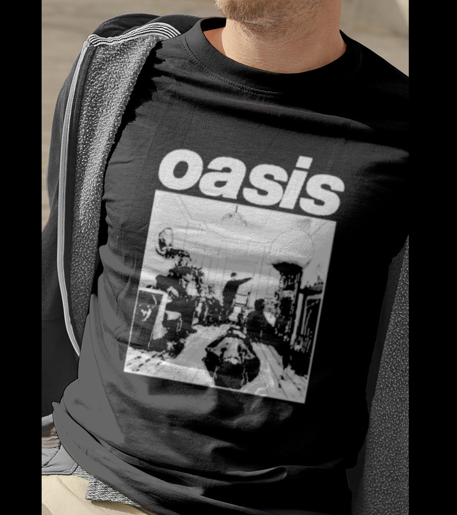 Oasis Definitely Maybe Monochrome Room Scene T-Shirt