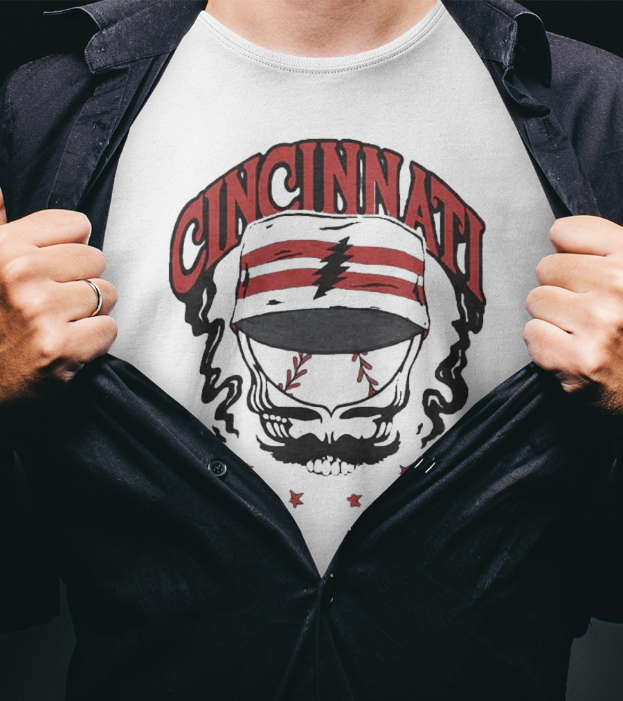Cincinnati Reds Grateful Dead Skull Collaboration T-Shirt