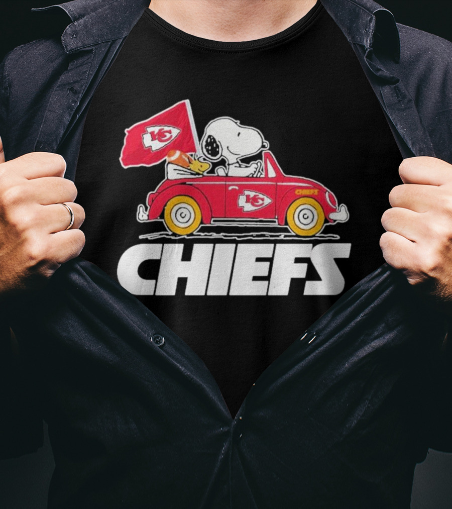 Snoopy Kansas City Chiefs Car With Flag T-Shirt