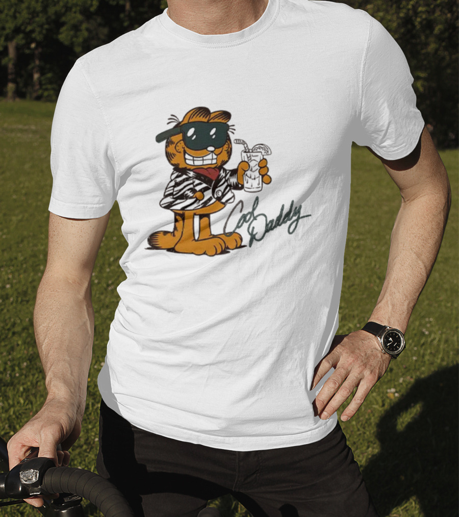 Garfield Cool Daddy Sunglasses Drink T-Shirt